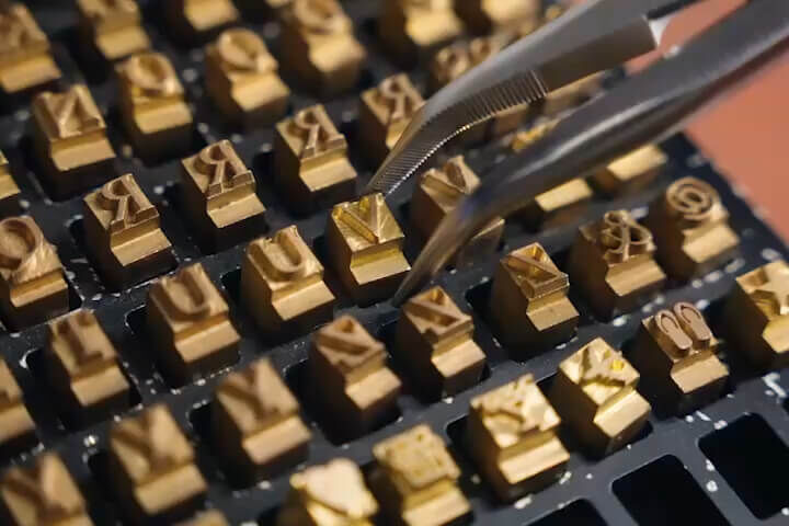 Рельефная монограмма